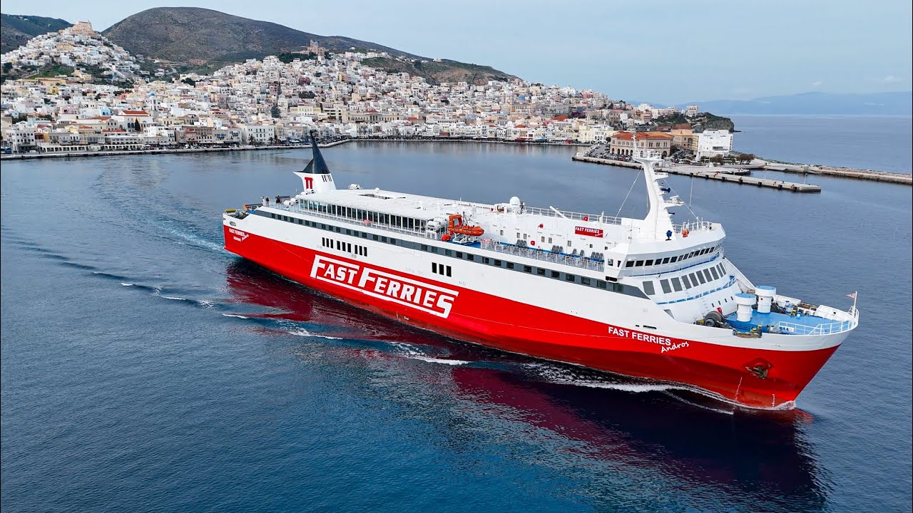 Fast Ferries Andros - Αναχώρηση από Σύρο με φόντο την επιβλητική Ερμουπολή! (Departure from Syros)