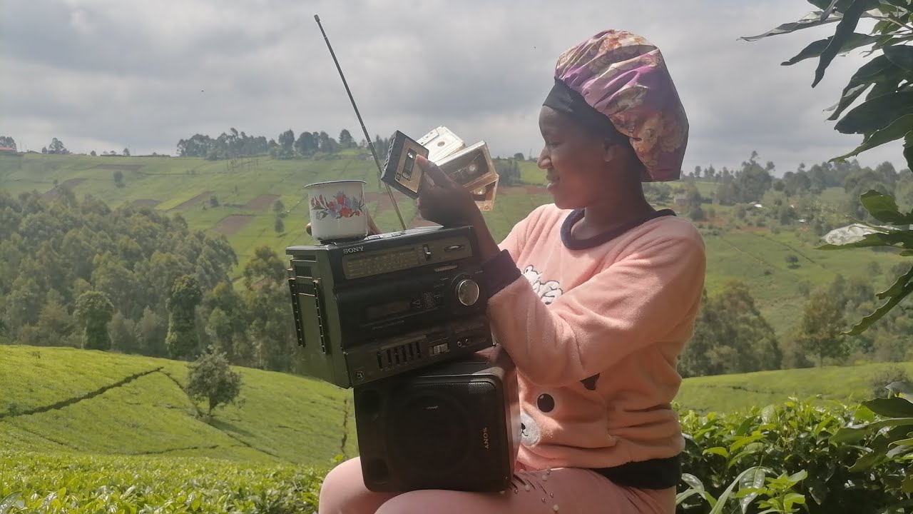 AFRICAN VILLAGE ROUTINE //farming // radio cassettes 😅 // what we used as blow-dry back in the days