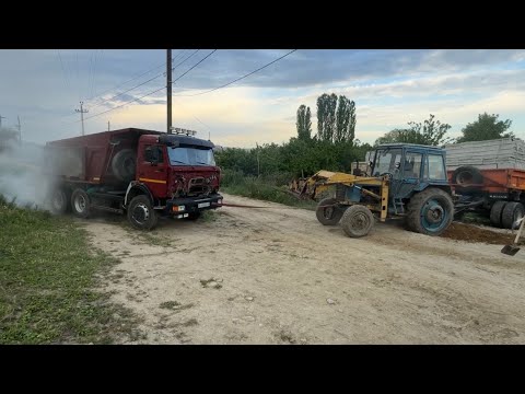 Видео: Сложная выгрузка прицепа