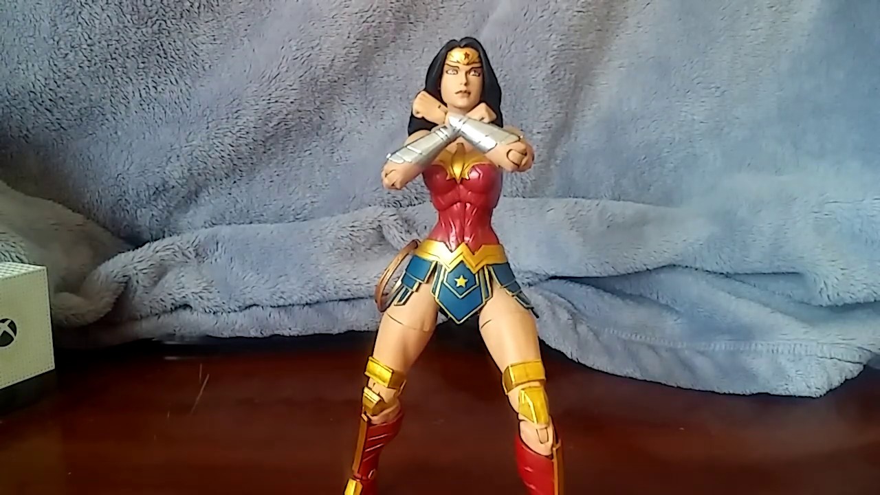 DC Collectibles DC Comics Essentials Wonder Woman Action Figure