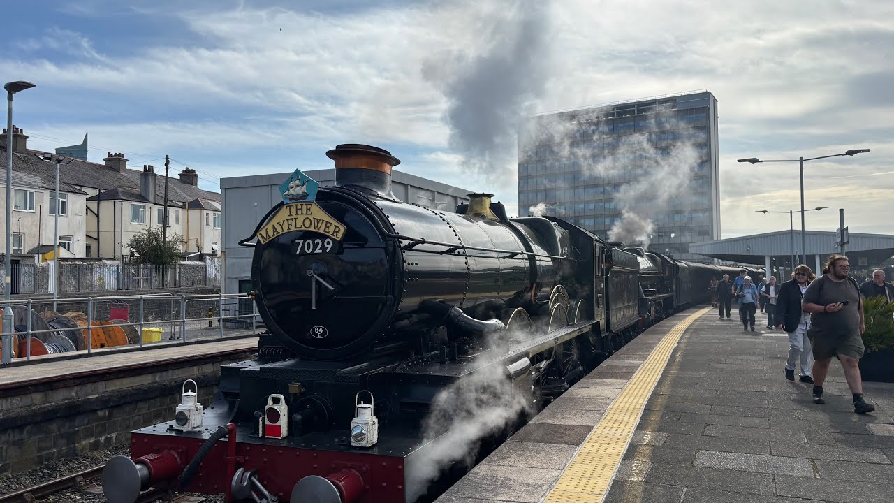 7029 Clun Castle + 45596 Bahamas on the Mayflower + 5029 Nunney Castle on theEnglish Riviera  