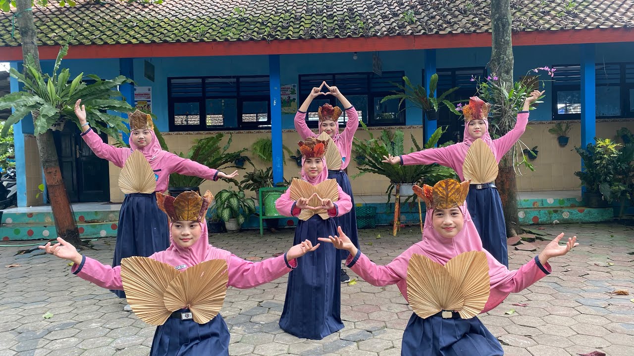 Inovasi Tari Mars Adiwiyata Nasional (Karya SD Negeri Celep 3)