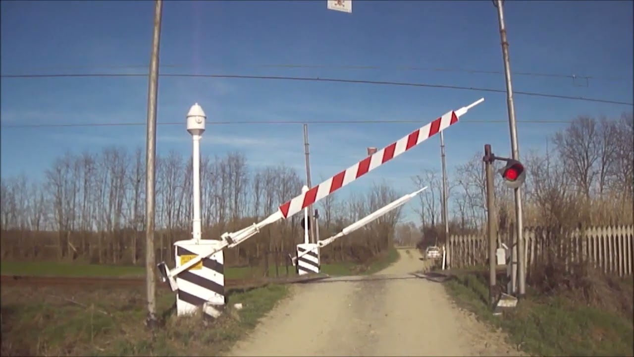 Passaggio a livello Gamalero (AL) - Level crossing - Bahnübergang