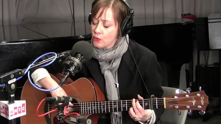 Suzanne Vega "Gypsy" Live on Soundcheck