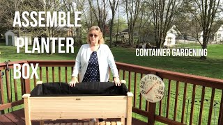 Unboxing and assembeling planter box