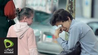 ‫طفل يبكي بعد طرد المدرسة له بسبب المصاريف .. شوف رد فعل الناس‬