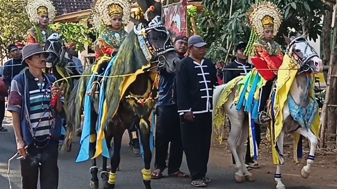 Penganten kuda/ pangantan jeren dalam rangka hari ulang tahunnya lengkap dngn atraksi kudanya