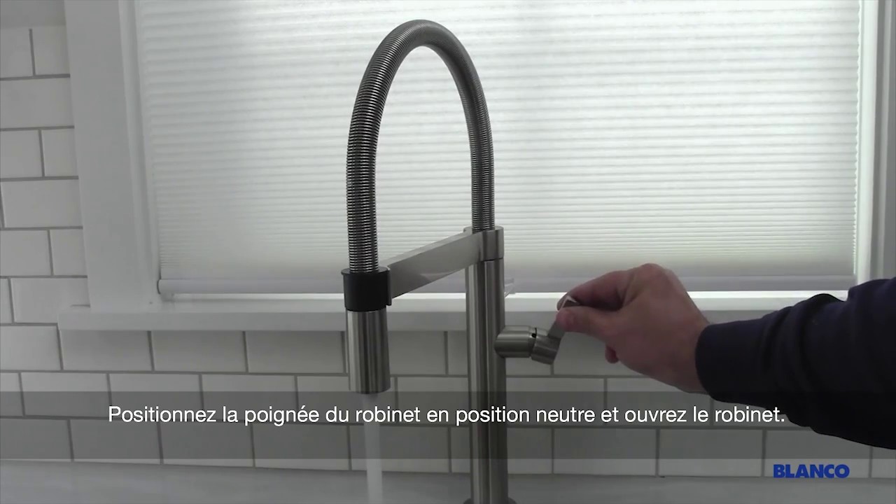 Comment installer un robinet cuisine avec douchette extractible - Tuto