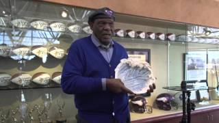 Carl Eller provides artwork for new Vikings Stadium Pro Football Hall of Fame