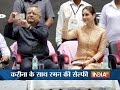 Chhattisgarh cm raman singh takes selfie with kareena kapoor opposition attacks