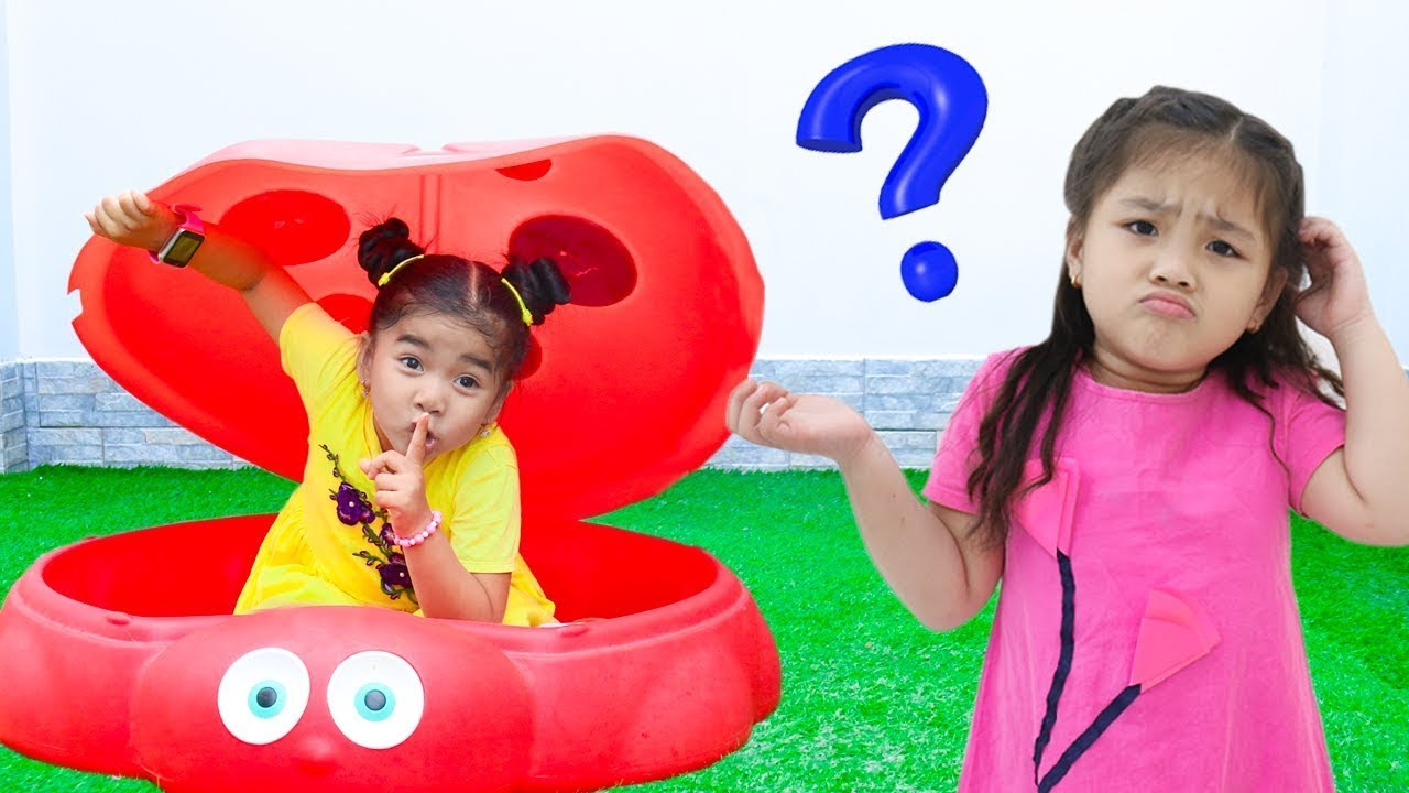 Suri and Annie Pretend Play 'Hide and Seek' _ Fun Stories for Kids