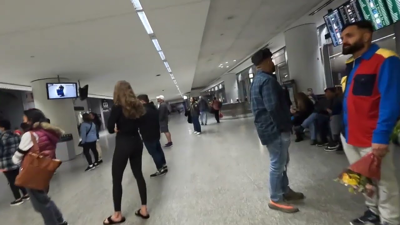 サンフランシスコ国際空港 国際線到着・降機からロビーまで Walking through SFO from the international terminal to arrival lobby