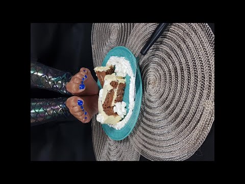 Carrot Cake on foot (ASMR FEET) Füße