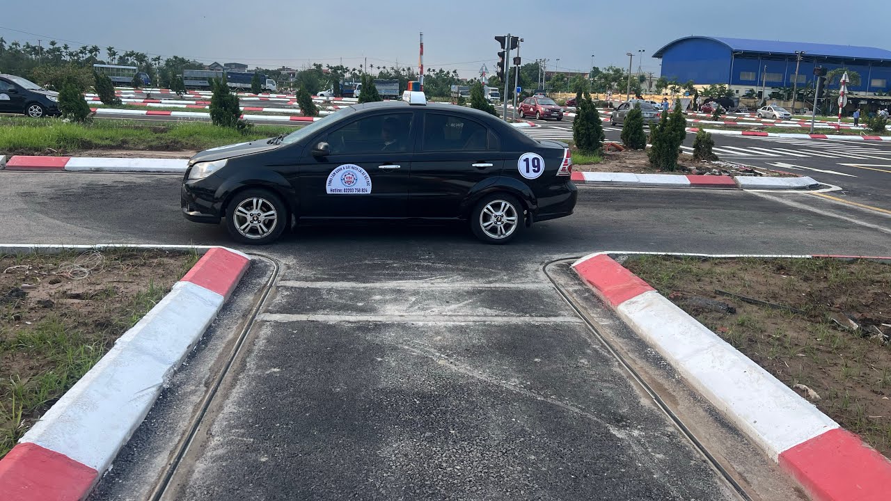 Sa hình sân mới sửa trường Việt Đức Nam Sách HP.