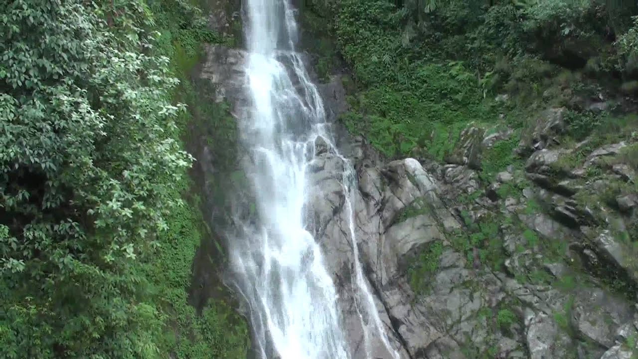 Bhalukpong to Bomdi-la On the Road (West Kameng, Arunachal) - India 2009 [HD] - YouTube