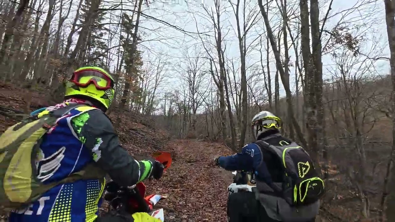 кривите, Околчица и синята пътека 