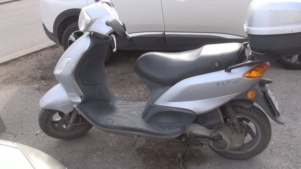 Piaggio Fly 125 Exterior and Interior - YouTube
