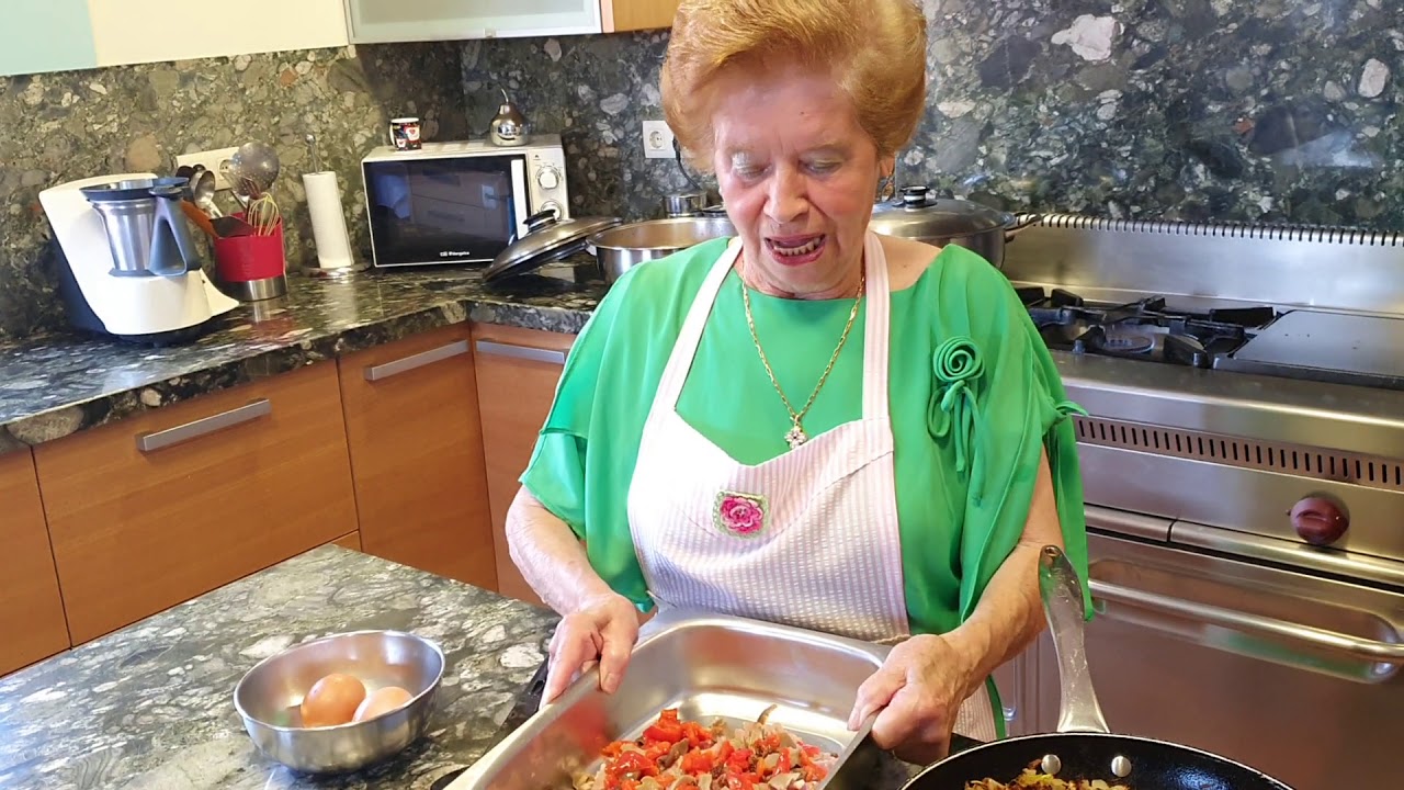 Rollo de pavo relleno  en salsa de la Guela Pepi.