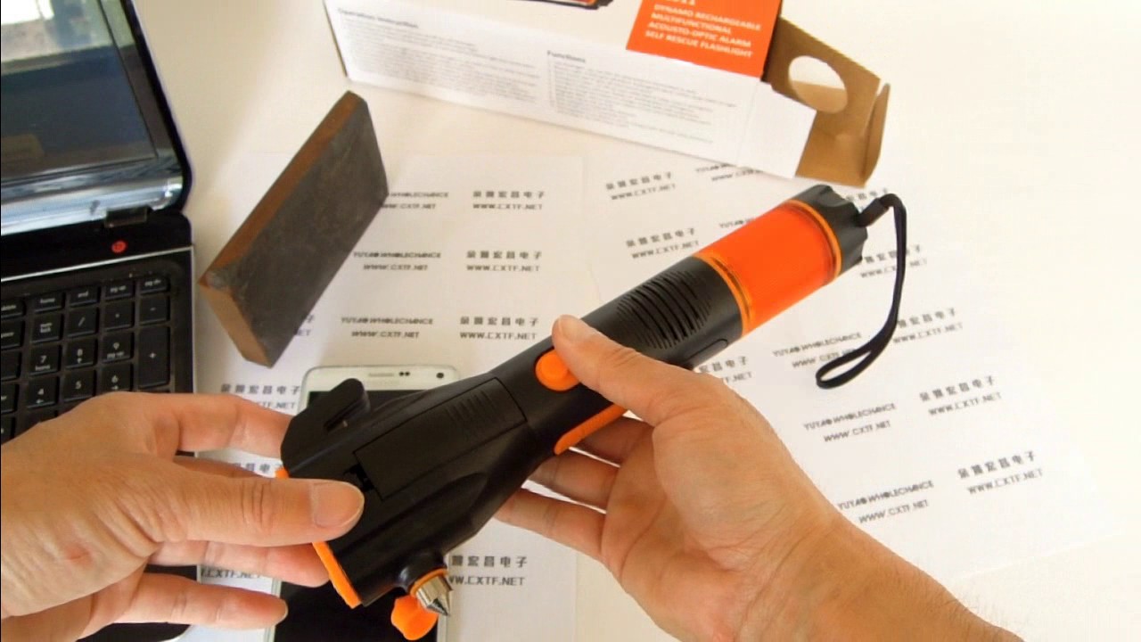 Dyanmo Rechargeable Multifunctional Emergency Hammer Acousto-optic Alarm Flashlight