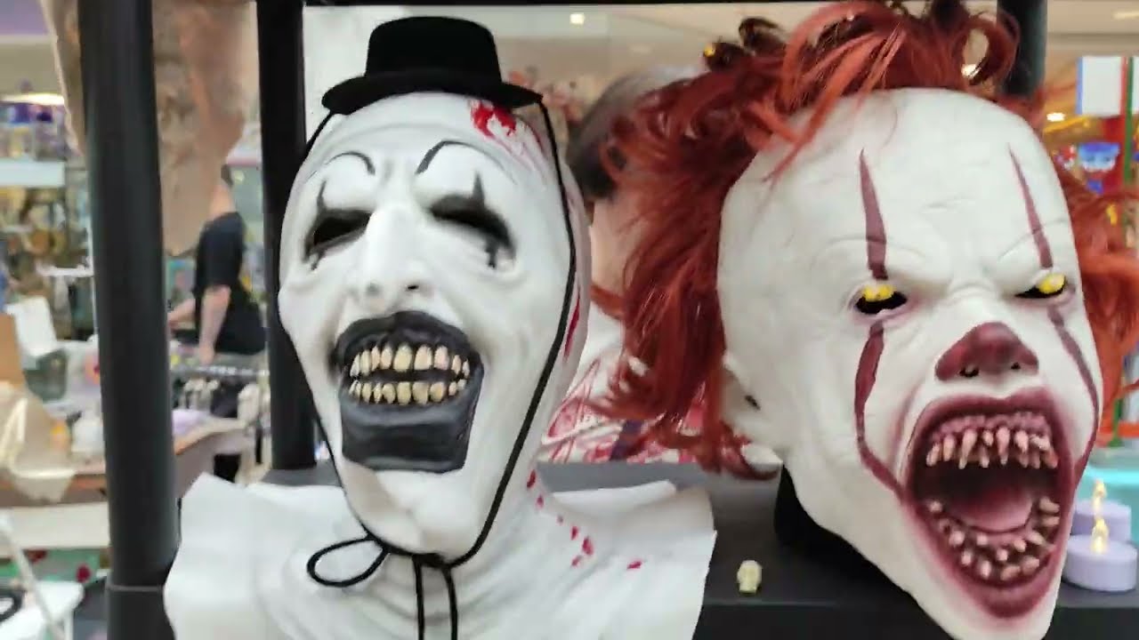 Horror Vendor at Bury Comic Con 🎃🎈🎈🎈🎈🪓🩸⚰