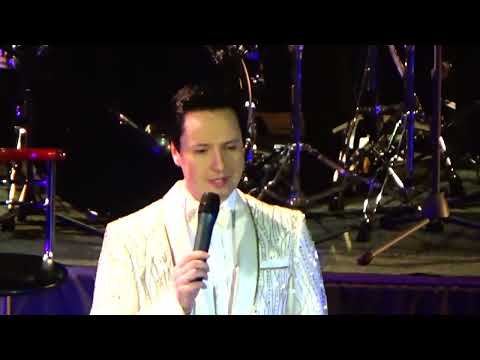 Видео: Vitas thanks the audience (Vitas in Izhevsk, Russia – 2016.02.24) [by Yuri Kuligin]