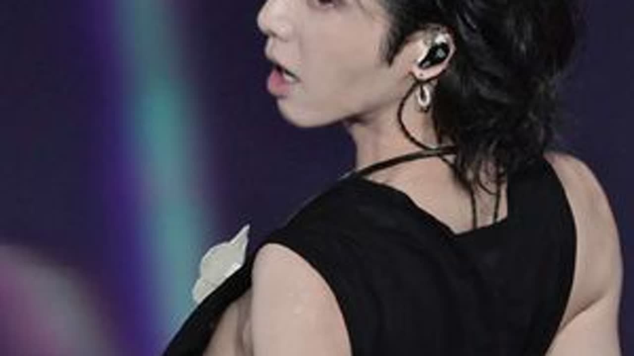 无需多言…胳膊大餐…通通煮了！ #华晨宇主人中的主人#  #2025华晨宇火星演唱会 250830 「变相怪杰」全程4k高清直拍