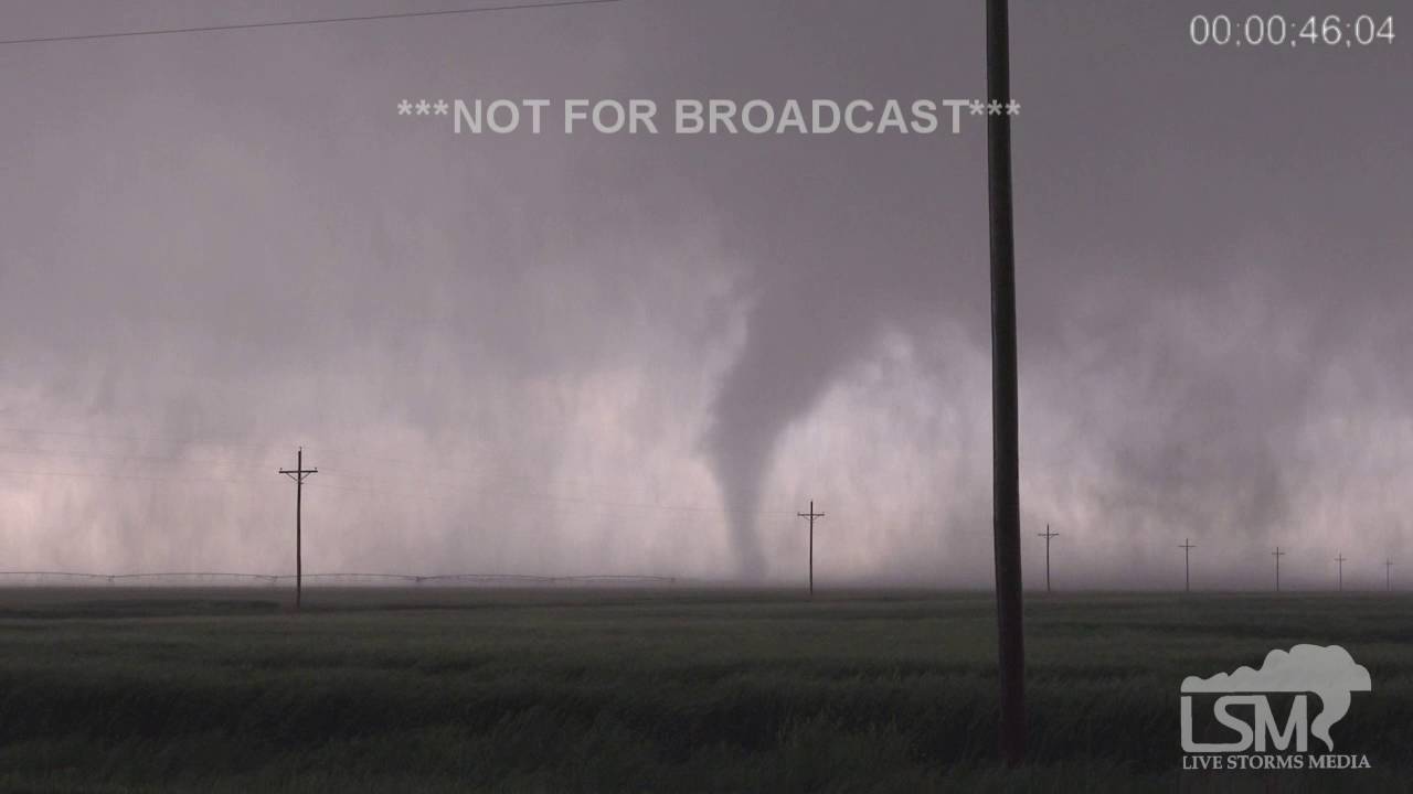 52116 Leoti, KS Close Range Tornado, Debris YouTube