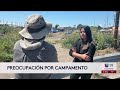 Vecinos alertan por campamento de personas sin hogar detrás de iglesia en el este de Stockton