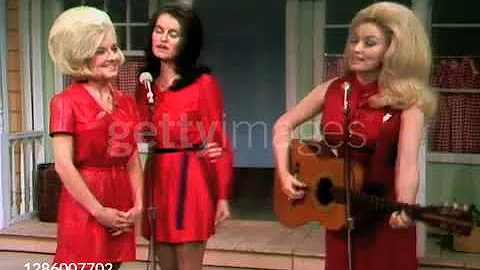 Dolly Parton, Stella Parton & Cassie Parton singin...