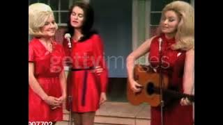 Dolly Parton, Stella Parton & Cassie Parton singing “Break My Mind” - 1970