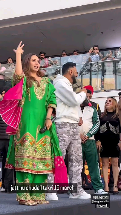 Prettiest Queen #sargunmehta 😍💗 #sargunmehta #gippygrewal
