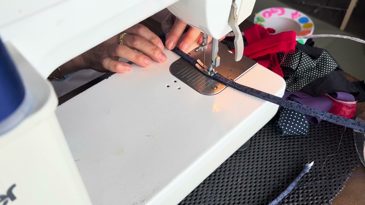 Making the toe thongs for cloth sandals‼️ June 29 - YouTube