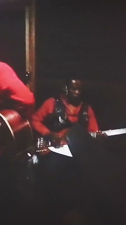 UMntuyenziwa 'Iyadliswa indoda' studio session