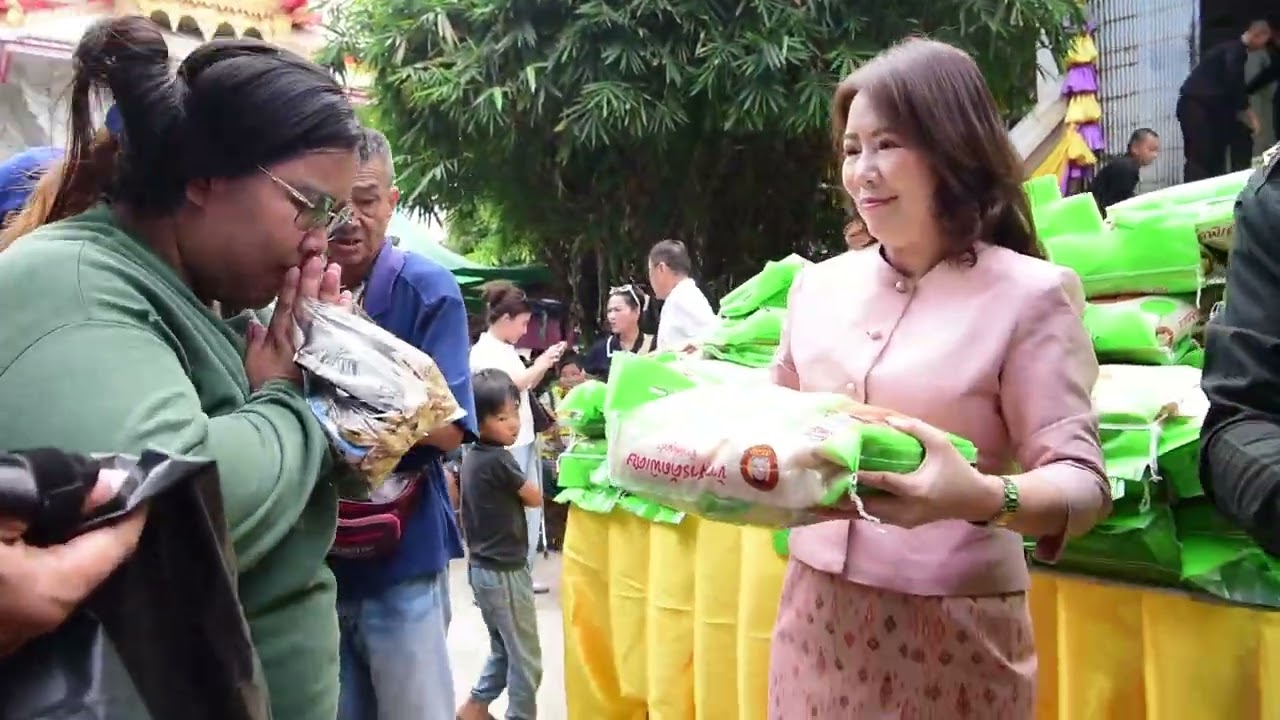 พิษณุโลกวัดราชบูรณะ จัดพิธีกการะอายุวัฒนมงคล ครบ ๖๙ ปี หลวงพ่อสำลีแจกข้าวสาร 8.5 ตัน ช่วยผู้ยากไร้