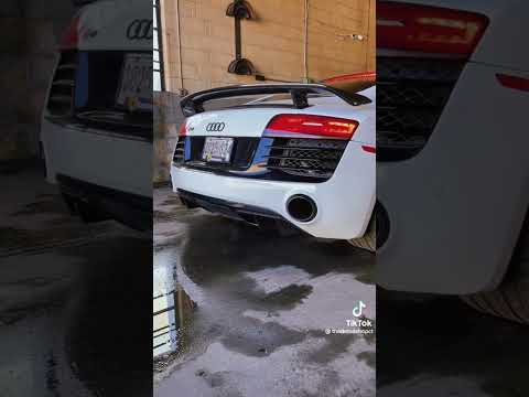AUDI R8 V10