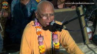 Narasimha Aarti by Lokanath Maharaj on 02 June 2014 at ISKCON Ahmedabad