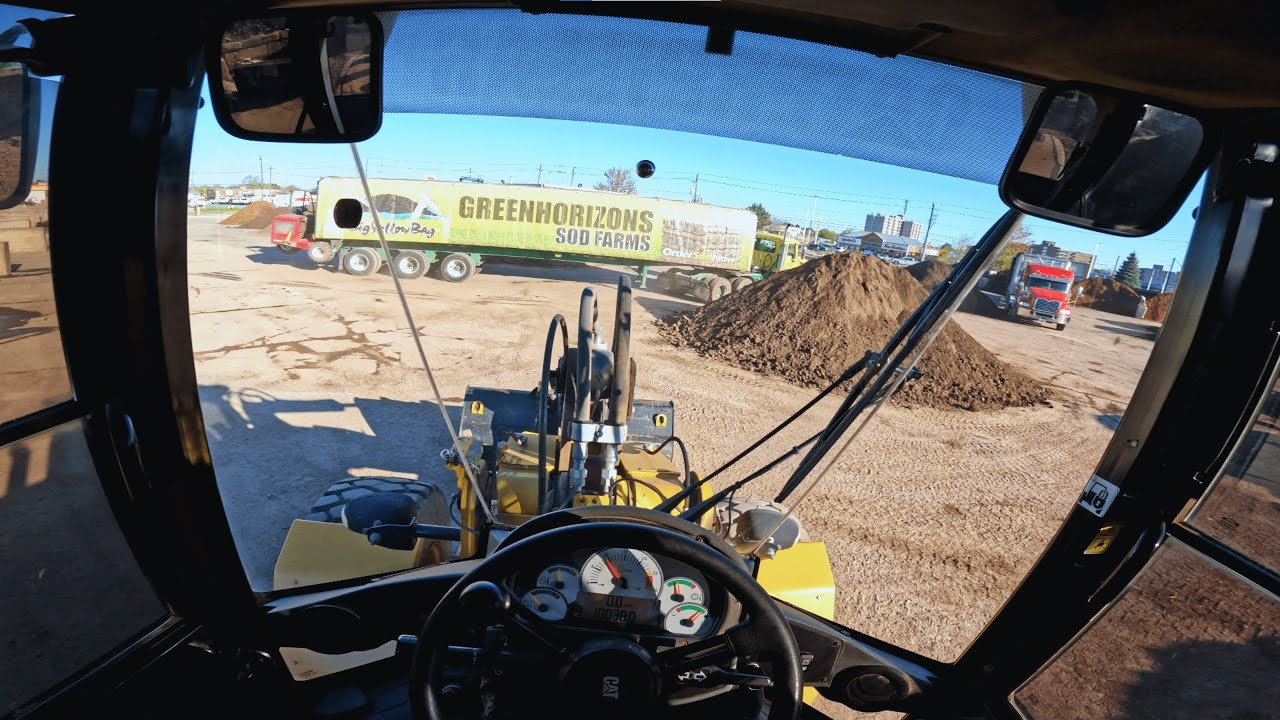 The Sun Came Out and So Did Everyone Else... Friday Chaos at Work - Caterpillar 930H POV!