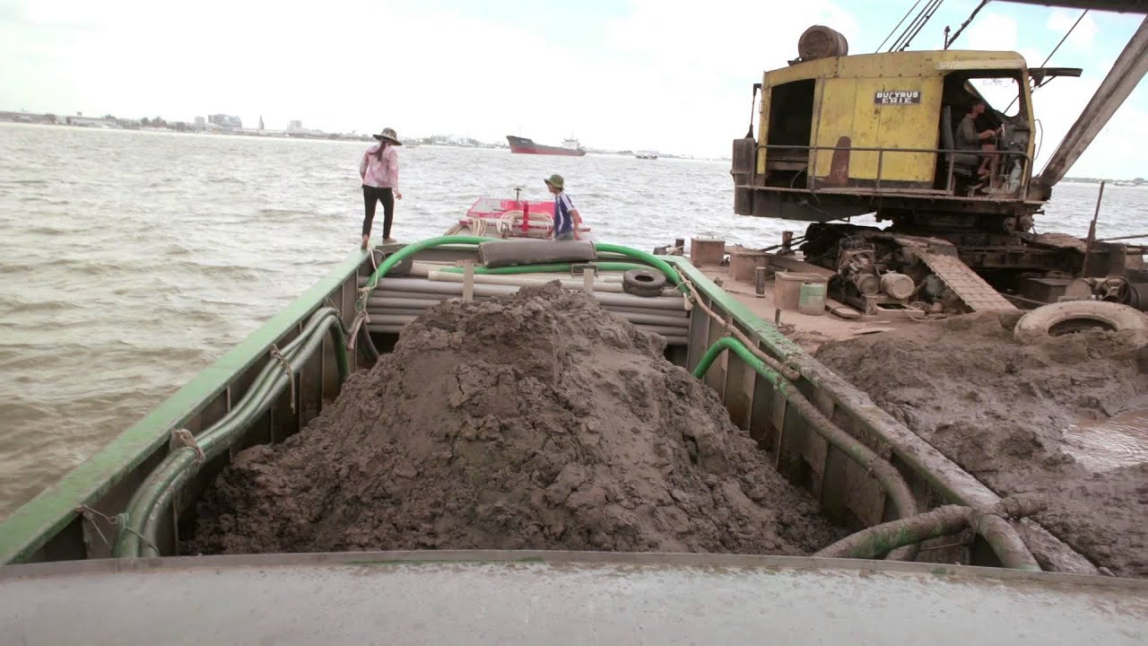 Huyền Lê - My Khanh, Vietnam (Global Lives Project, 2013) ~09:00:00 - 09:29:59