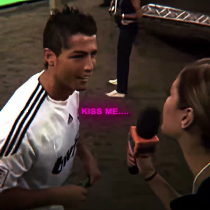 Lucky Girl When Ronaldo Notices Her..🙄😅