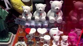 gift shops are common on 5th Avenue - I love NY!