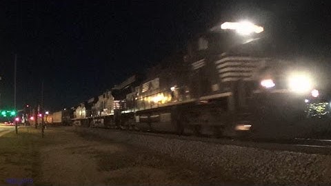 HD: NS 7665 leads NS Train 172 in Austell, GA