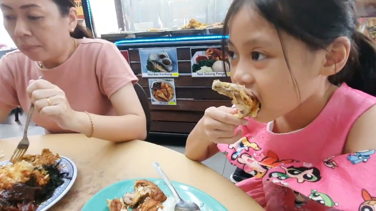 RUTIN SETIAP HARI // JALAN DI PASAR SIBU SAMBIL SANTAI DI TEBINGAN BTG RAJANG