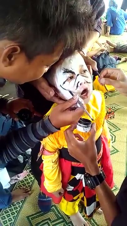 LUCU MUKA ANAK KECIL KETIKA DI DANDANI JARANAN!!!! DJAMIN LUCU