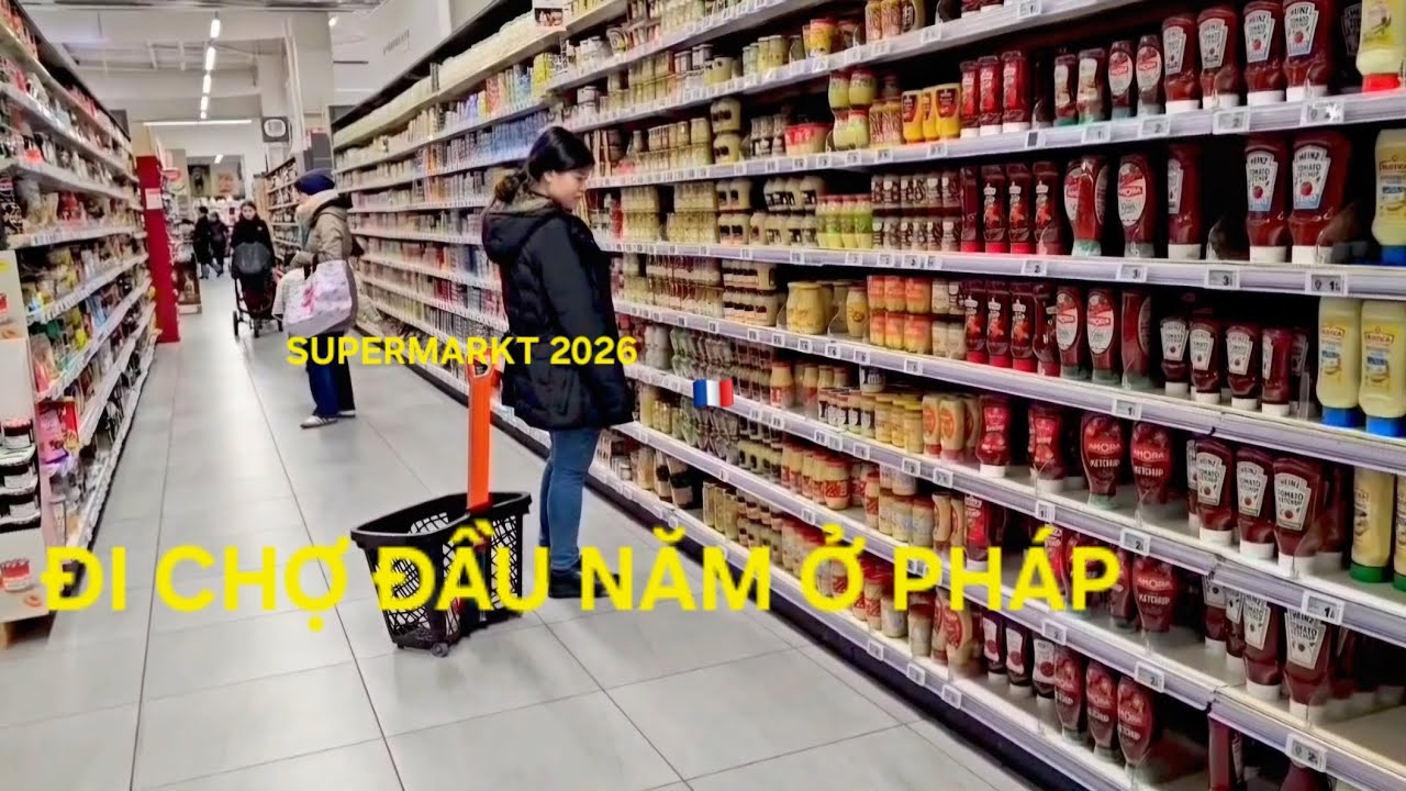 HAI MẸ CON ĐI CHỢ ĐẦU NĂM Ở PHÁP 