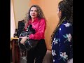Su hijo sufre de mamitis y descuida a su esposa / vídeo completo 