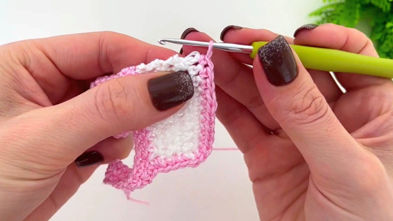 Милая и простая в изготовлении маленькая туфелька.