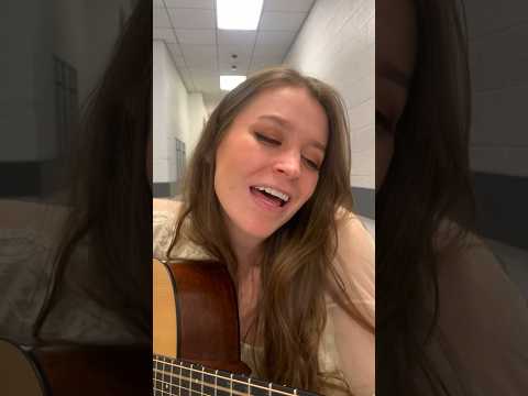 “Hips Don’t Lie” - Covers from a Green Room #cover #singersongwriter #shakira #folkpop