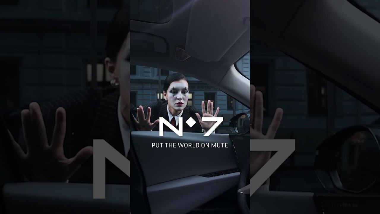 When the outside world goes silent, you notice the difference.DS N°7. Put the world on mute.