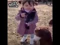 بنت مع خروف صغير بنت مع خروف صغير