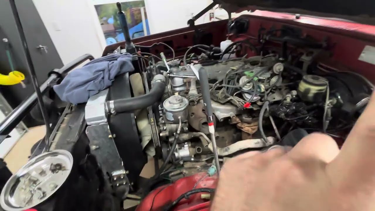 Первый проект для FJ60. Очистка под капотом, часть 1.